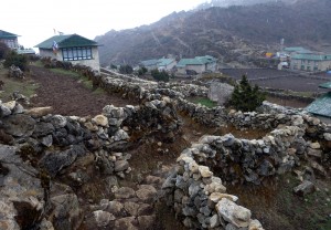 5-5-12 Snow greets us in Khumjung