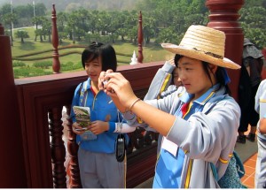 Budding paparazzi in Thailand